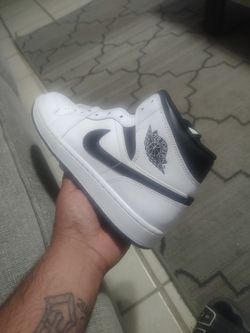Jordan 1 Mid