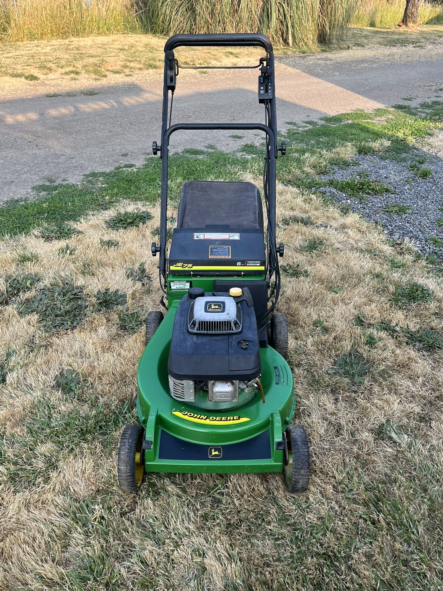 21” John Deere JE75