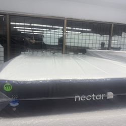 QUEEN SIZE NECTAR MATTRESS & BOX SPRING BED SET