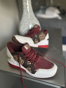 Micheal Kors Sneaker Size 8