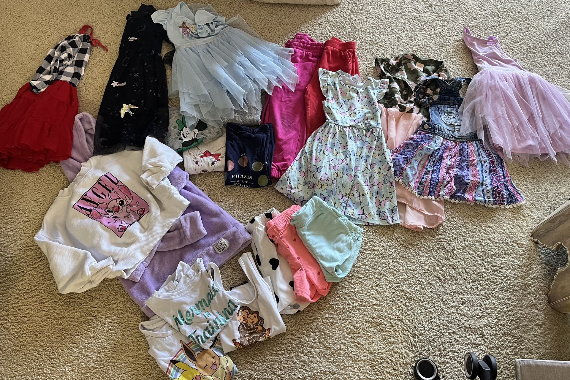 HUGE Girls bulk lot clothing, pajamas bathing suits dresses shorts sweaters, party dresses. Age 2 to 6.