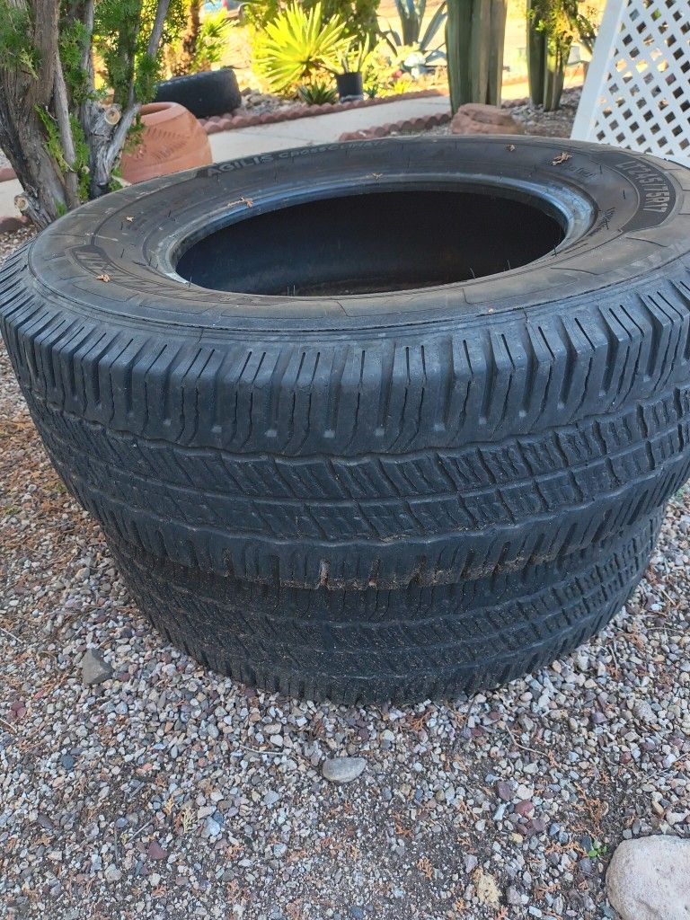 Tires Michelin LT245/75R17