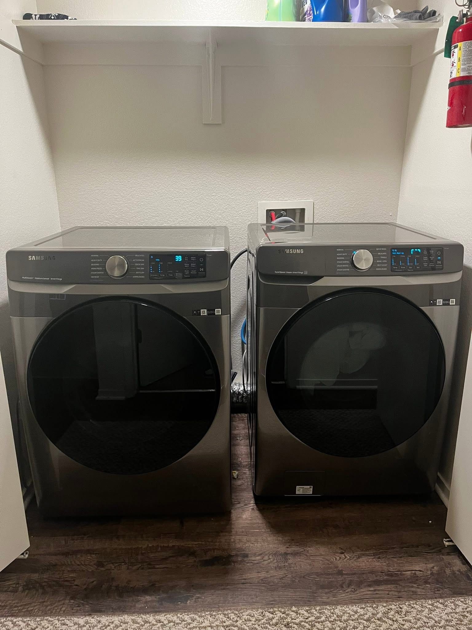 samsung washer & gas dryer set - like new!