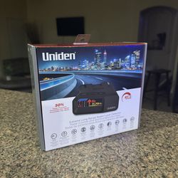 Uniden R7 EXTREME LONG RANGE Laser/Radar Detector, Built-in GPS, Real-Time Alerts, Dual-Antennas Front & Rear w/Directional Arrows, Voice Alerts, Red 