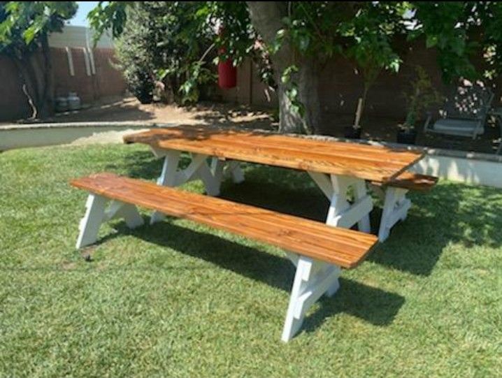 Custom Build Picnic Tables.