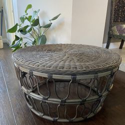 Hampton bay Wicker Table