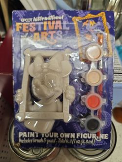 Disney epcot international festival of the arts Minnie mouse paint your own figurine