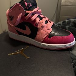 air jordan 1s (mid)
