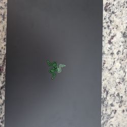 Razer Blade 17 Gamind Laptop: NVIDIA GeForce RTX 3070 Ti - 12th Gen Intel 14-Core i9 CPU - 17.3" OHD