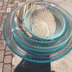 6 Pyrex Glass Bowls