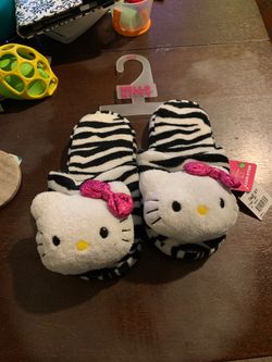 Hello kitty slippers 5-6