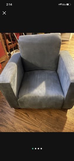 Child sofa chair used clean no stains or tears asking 30 cleaning house 