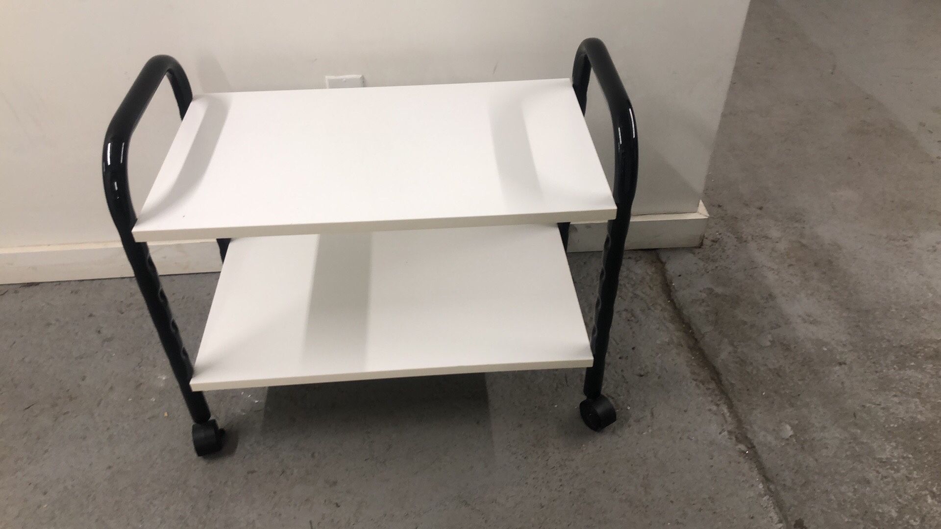 29”wx24”hx16”d Microwave stand very good condition like you