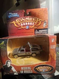 Muscle Machines Monster Garage Wedding on Wheels 1:64 Die-Cast