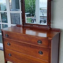 1930s Huntley Sheraton Mahogany Dresser

