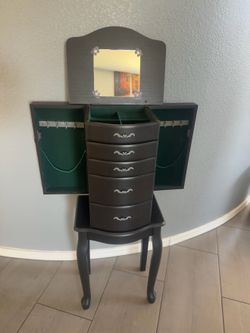 Jewelry stand dresser