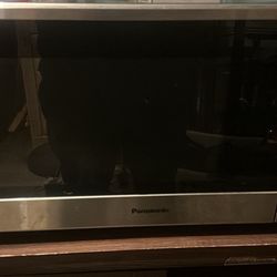 1100 W Microwave