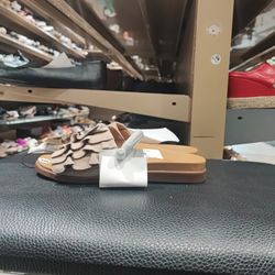 Vionic Beige Flare Sandal