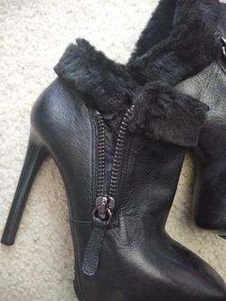 Booties 7.5 black guess