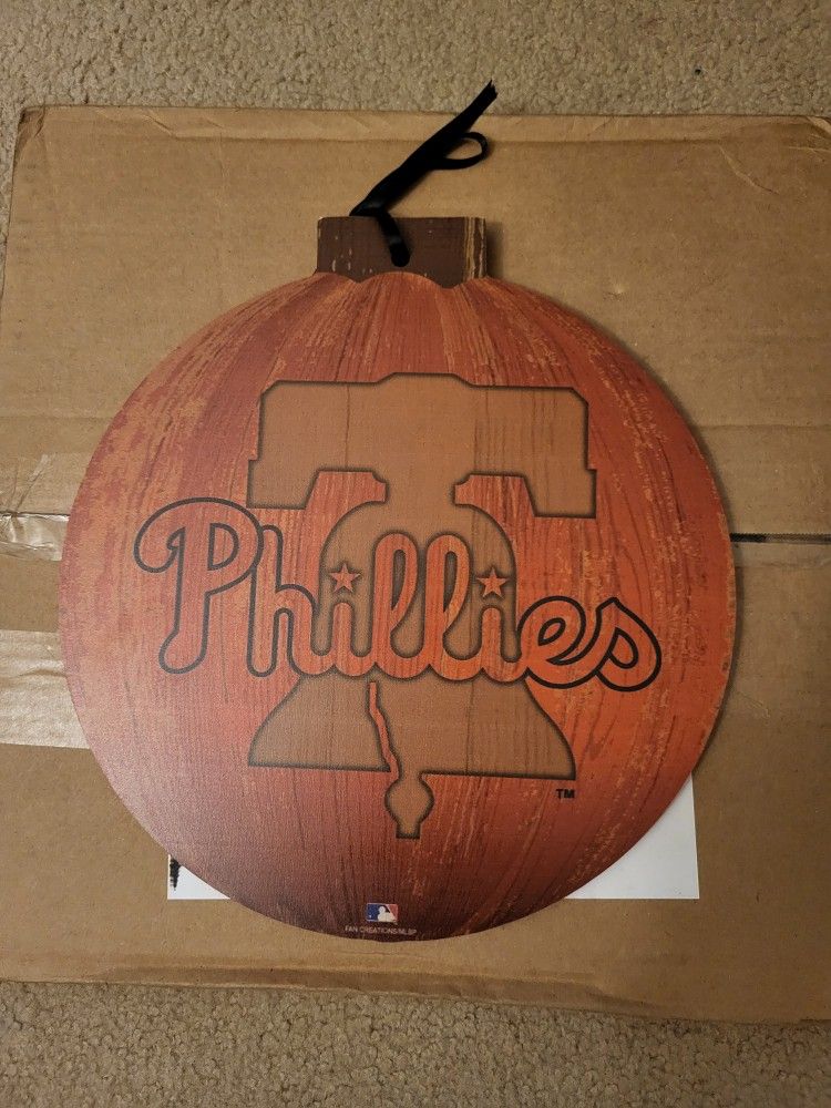 Philadelphia Phillies 12" pumpkin sign