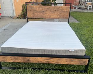 Nice full size bed with mattress