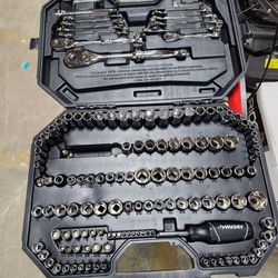 Husky 149 -piece Mechanic Tools