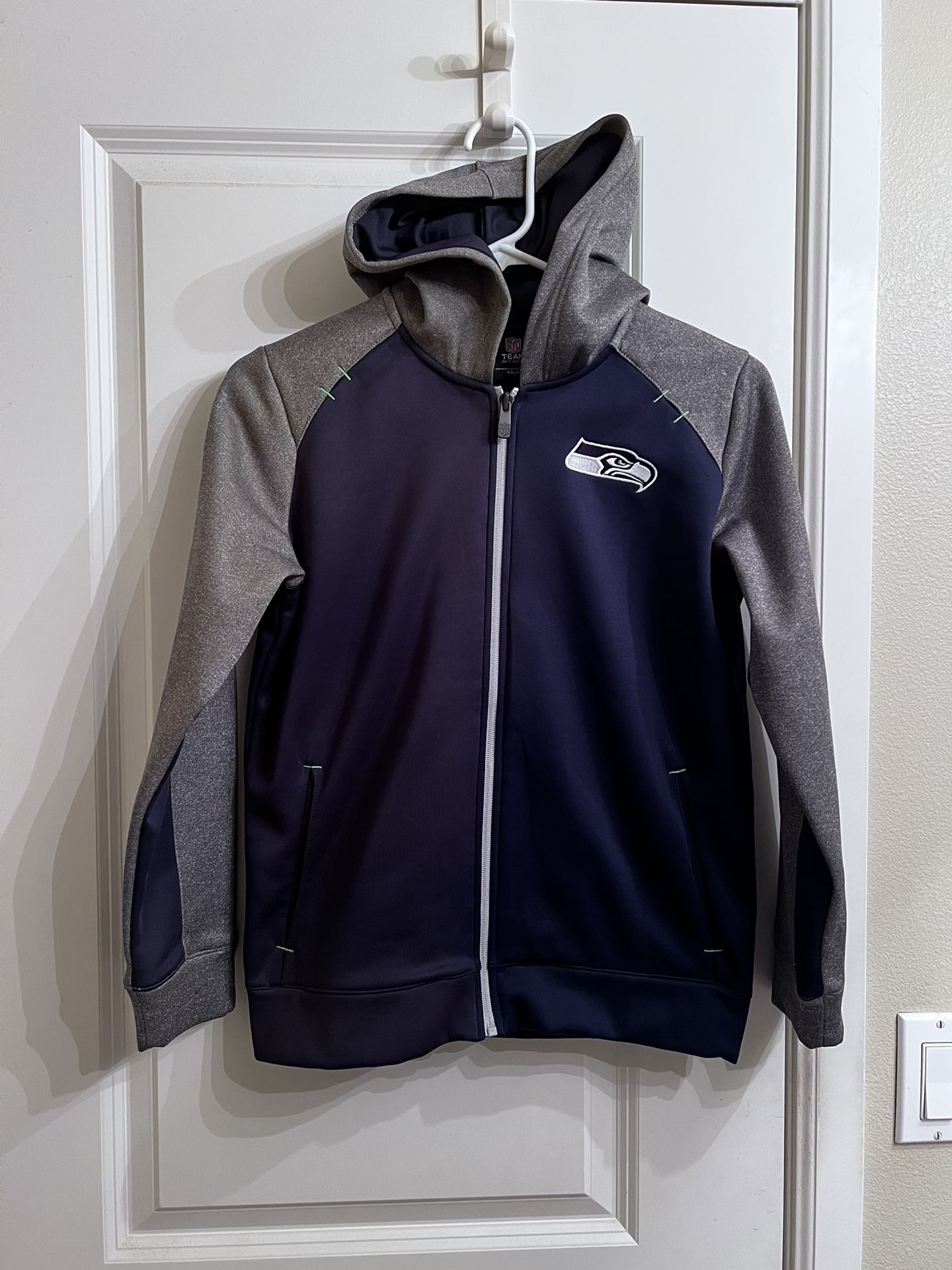 Nice Seahawks Zip Up Hoodie NFL Brand - Youth - Like New