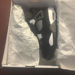 Jordan Retro 4’s  Size 9 Black An White