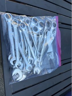 18 piece wrench and ratchet set