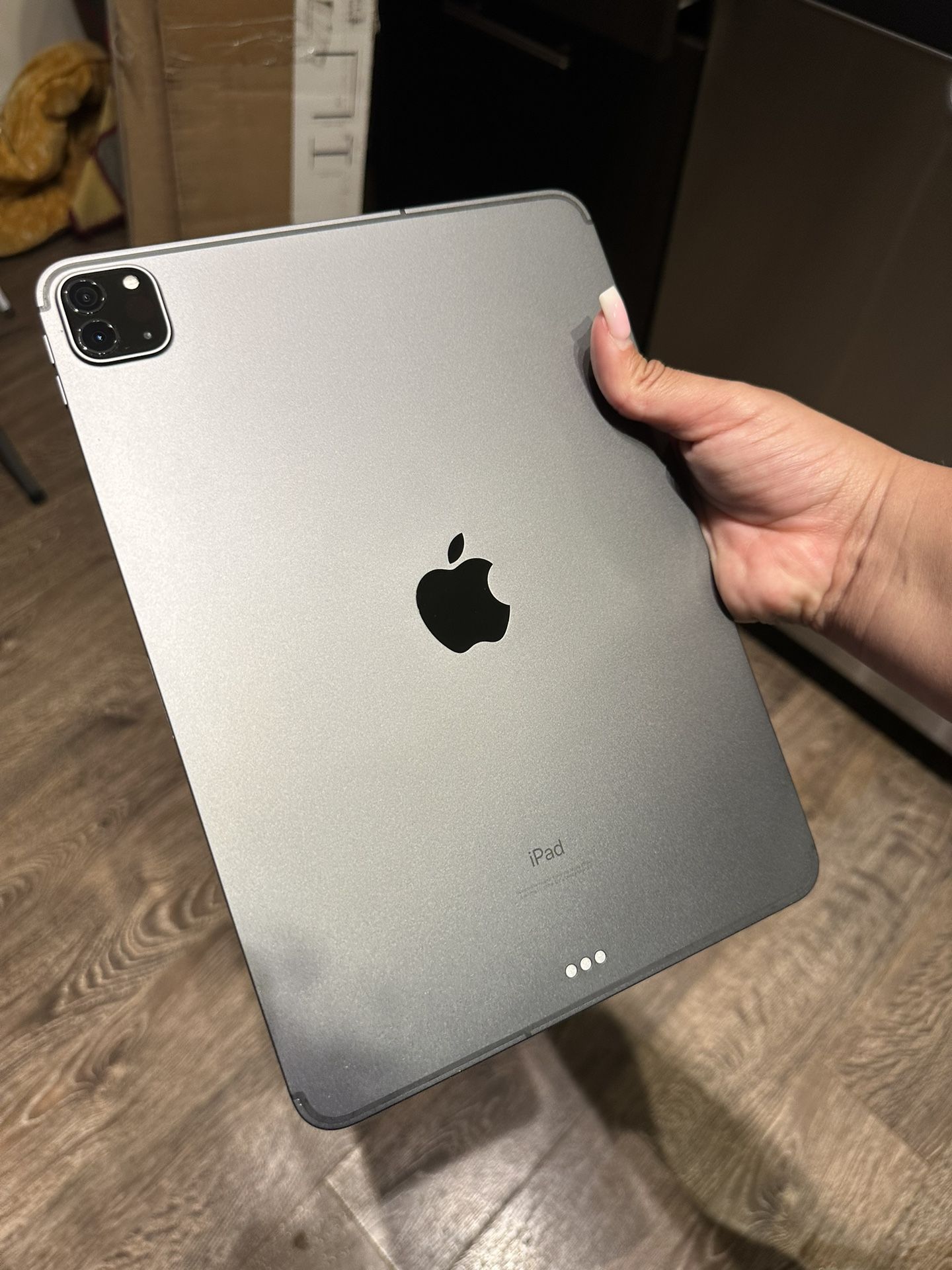 Apple iPad Pro 2nd Gen (11 inch, Wi-Fi + Cellular, 128GB) Space