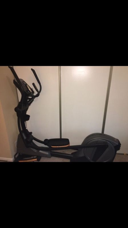 NORDICTRACK E 7.7 power incline Nordic Track elliptical trainer