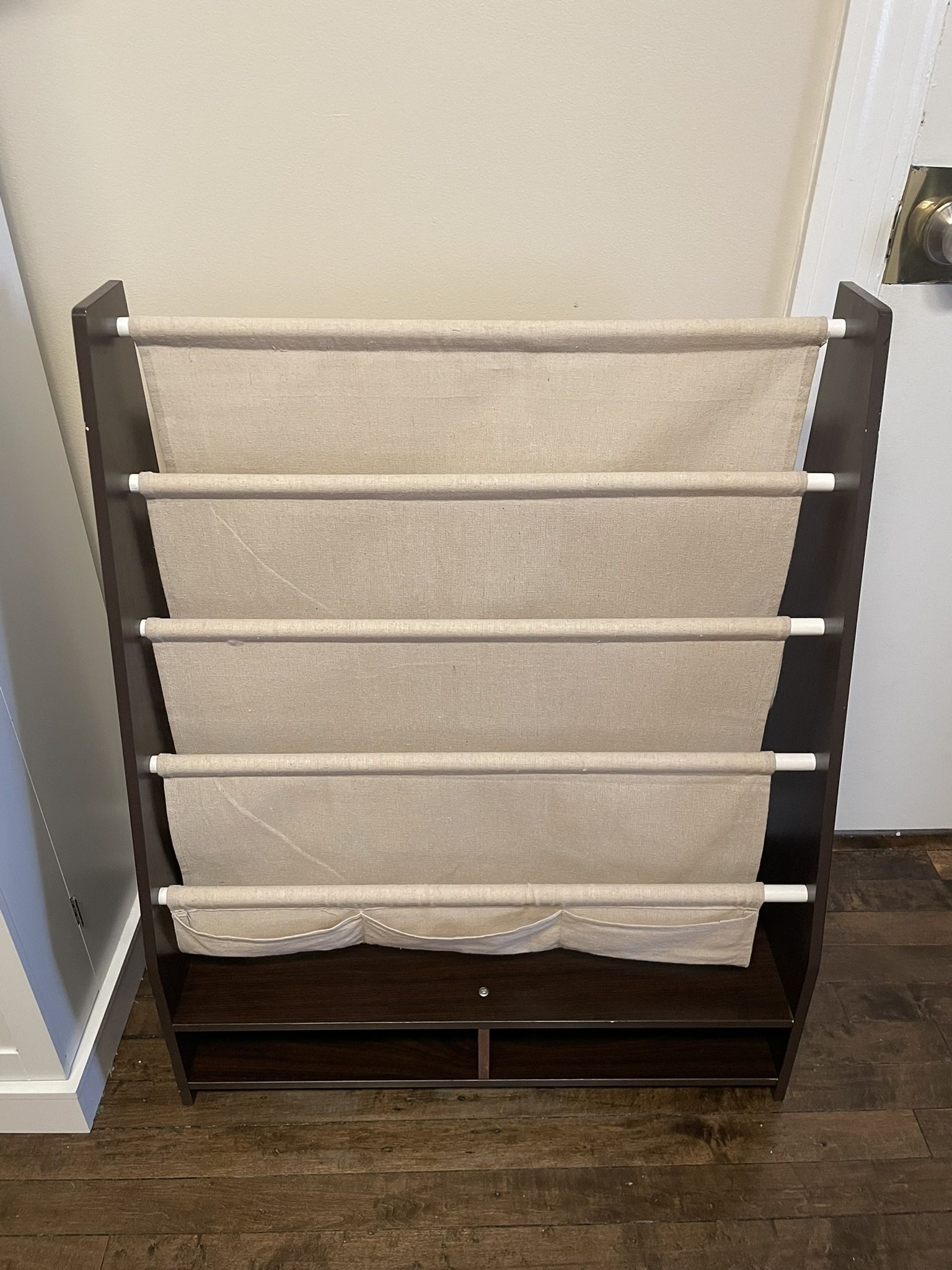 Kid’s Sling Bookshelf 📕