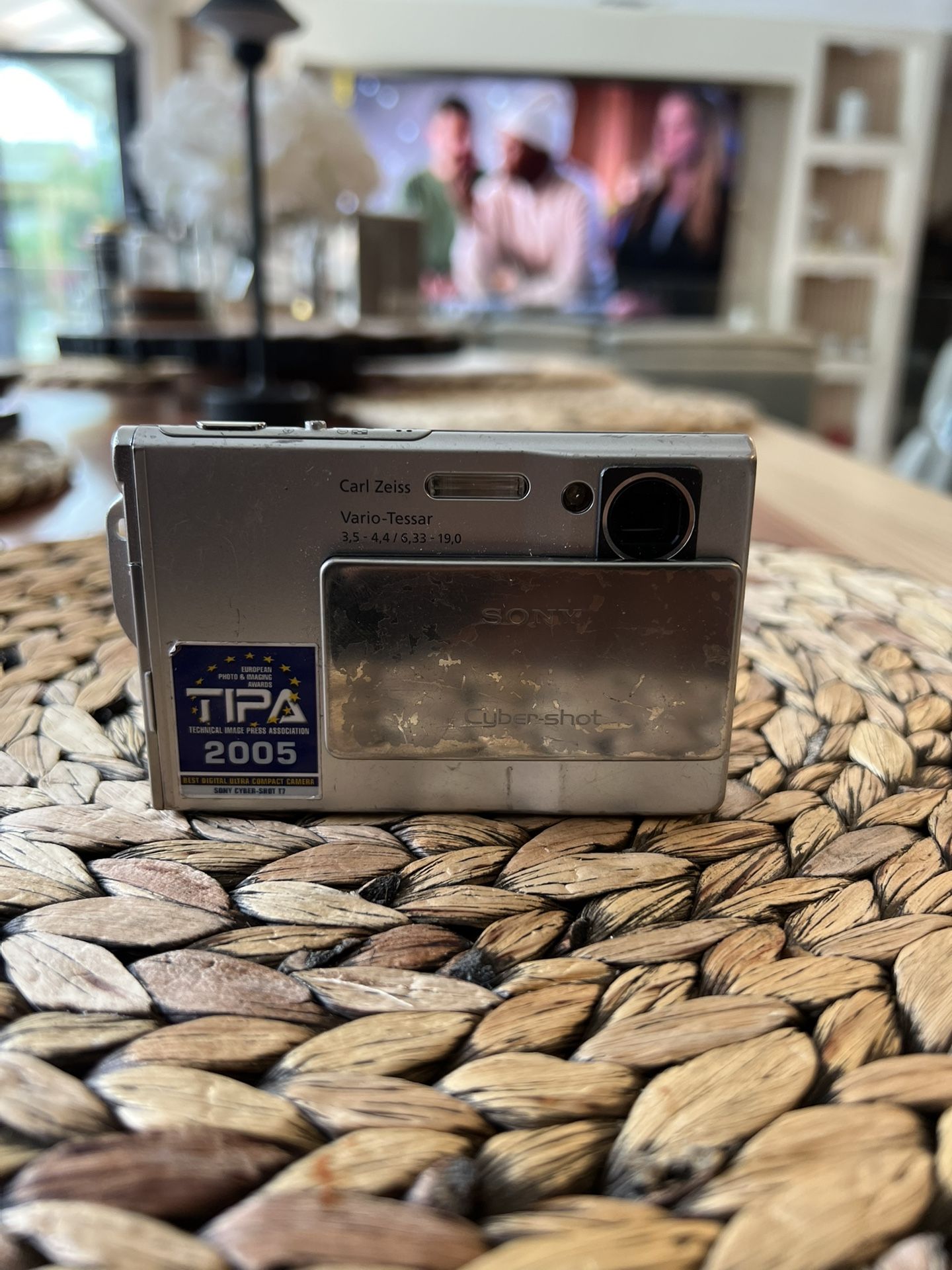 sony cybershot dsc-t7 camera (untested due to no battery)