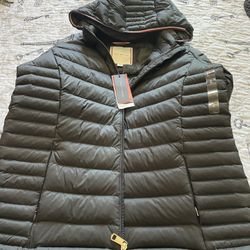 Tommy Hilfiger Women’s Hooded Puffer Jacket
