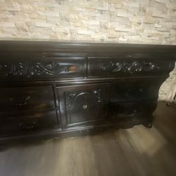 Dresser With 7 Drawers 