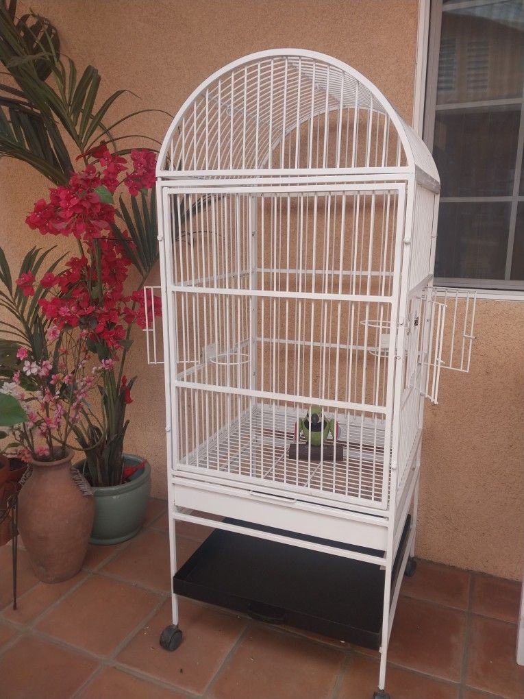 HEAVY DUTY PARROT CAGE IN EXCELLENT CONDITION, CHECK PICTURES FOR MEASUREMENTS