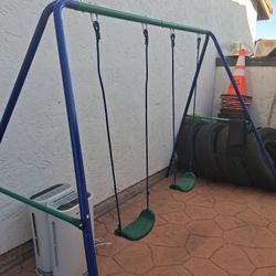 Swing for two children in good condition