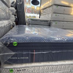 QUEEN SIZE STEARNS & FOSTER LUX ESTATE PILLOW TOP MATTRESS & BOX SPRING BED SET