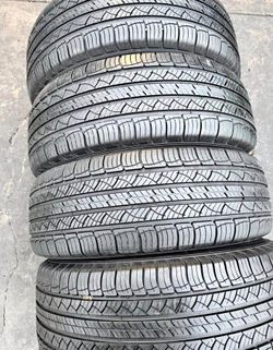 235/65/18 Michelin Selling a set of 4 tires in excellent condition 🫡