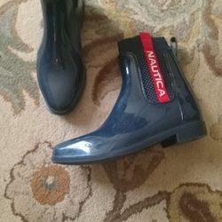 Short Rain Boots Good Condition Pickup Only Cash Size 8