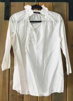White Tahari size M, cotton blouse