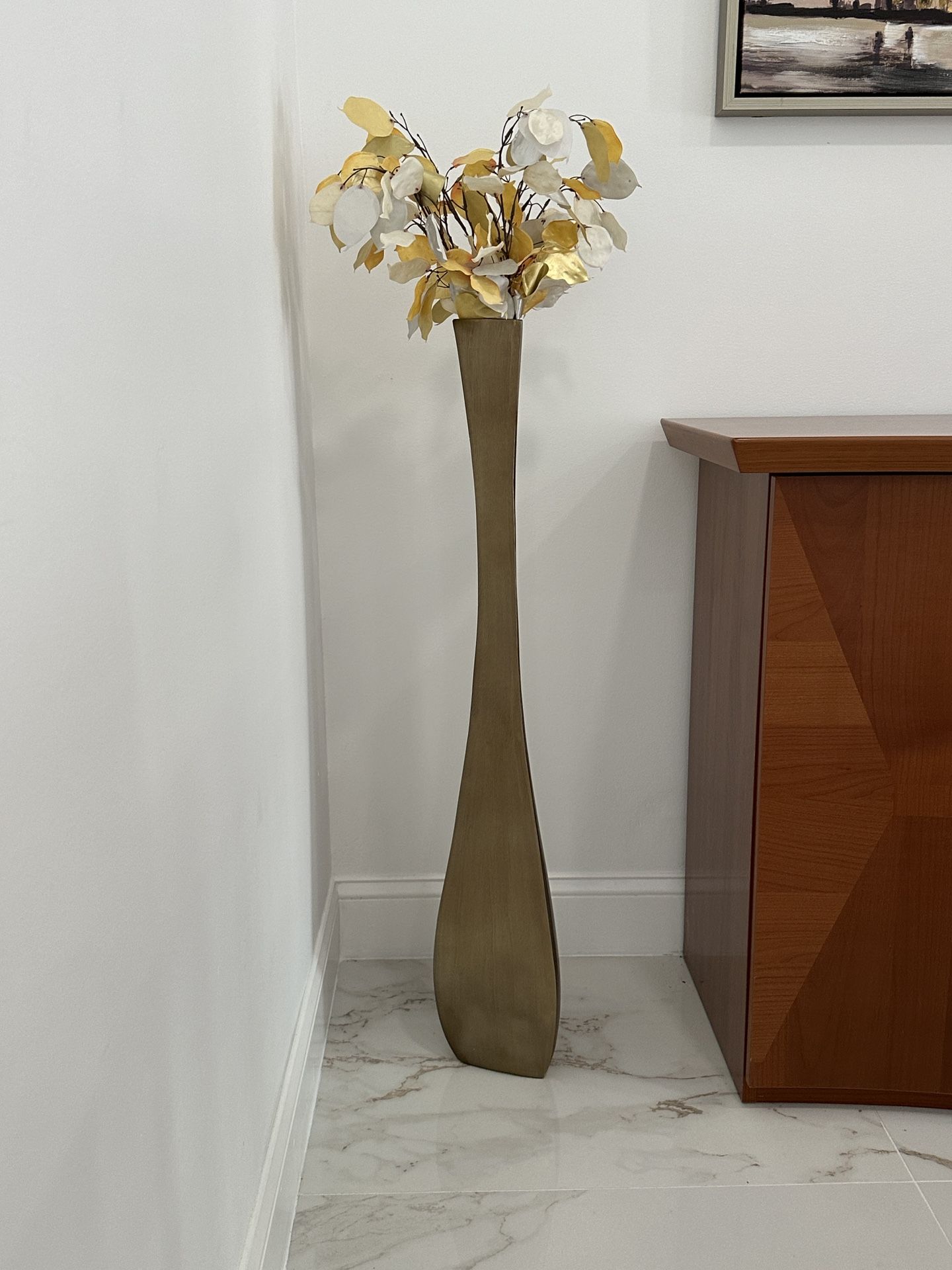 Beautiful Good Z Gallerie Tall vase with flowers . 39” Tall