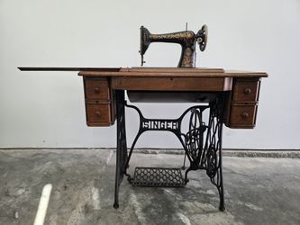 1918 Singer Sewing Machine Model 66