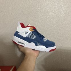 DS Jordan Messy Room 4s size 6.5Y