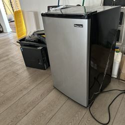 Magic Chef Mini Fridge