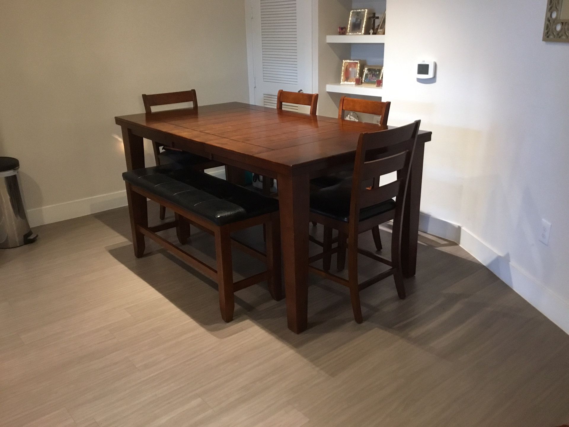 Contemporary Dining Room Set - Mollai Collection