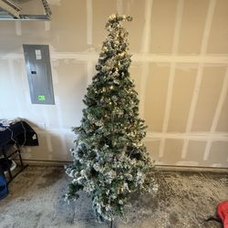 Artificial Christmas Tree 7ft. Pre-Lit Flocked Tree Indoor w/ Storage Bag *READ*