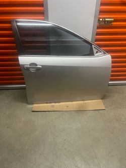 2012-2014 TOYOTA CAMRY FRONT DOOR PASSENGER SIDE OEM