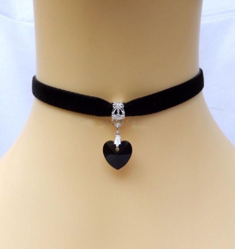 Black hearted choker