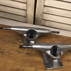 Globe Slant Skateboard Trucks 